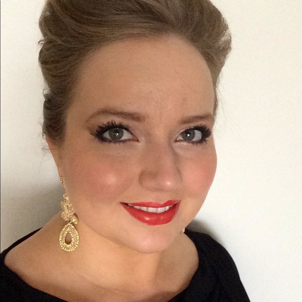 Meet your Posher, Hana